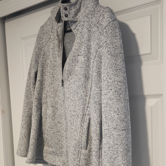 Cozy Gray Zip-Up Jacket - Picture 5 of 5
